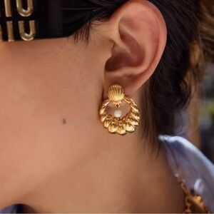 NEW *18K Gold Plated Pearl Threaded Hollow Shell Earrings